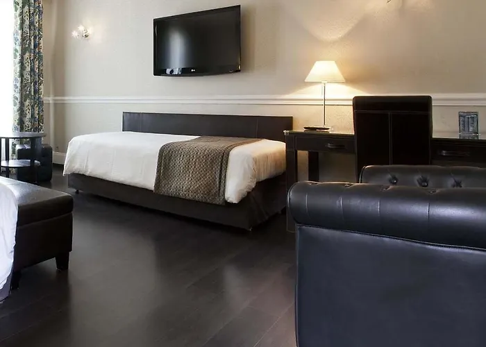 Claude Bernard Saint-germain 3* Paris